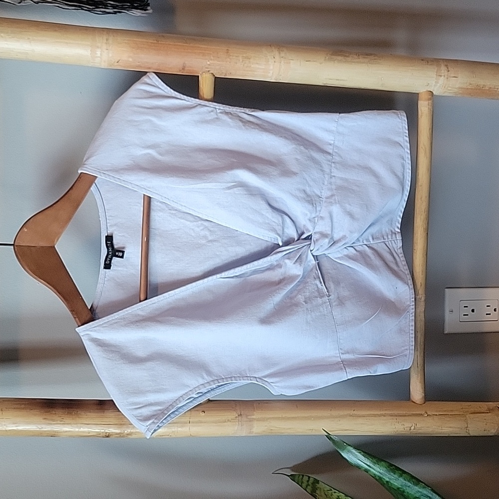Dynamite Cropped Cotton Twist Front top